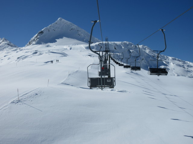 2-CLF Medelz, links daneben die Medelzabfahrt, im Hintergrund der Medelzkopf (2.762 m)