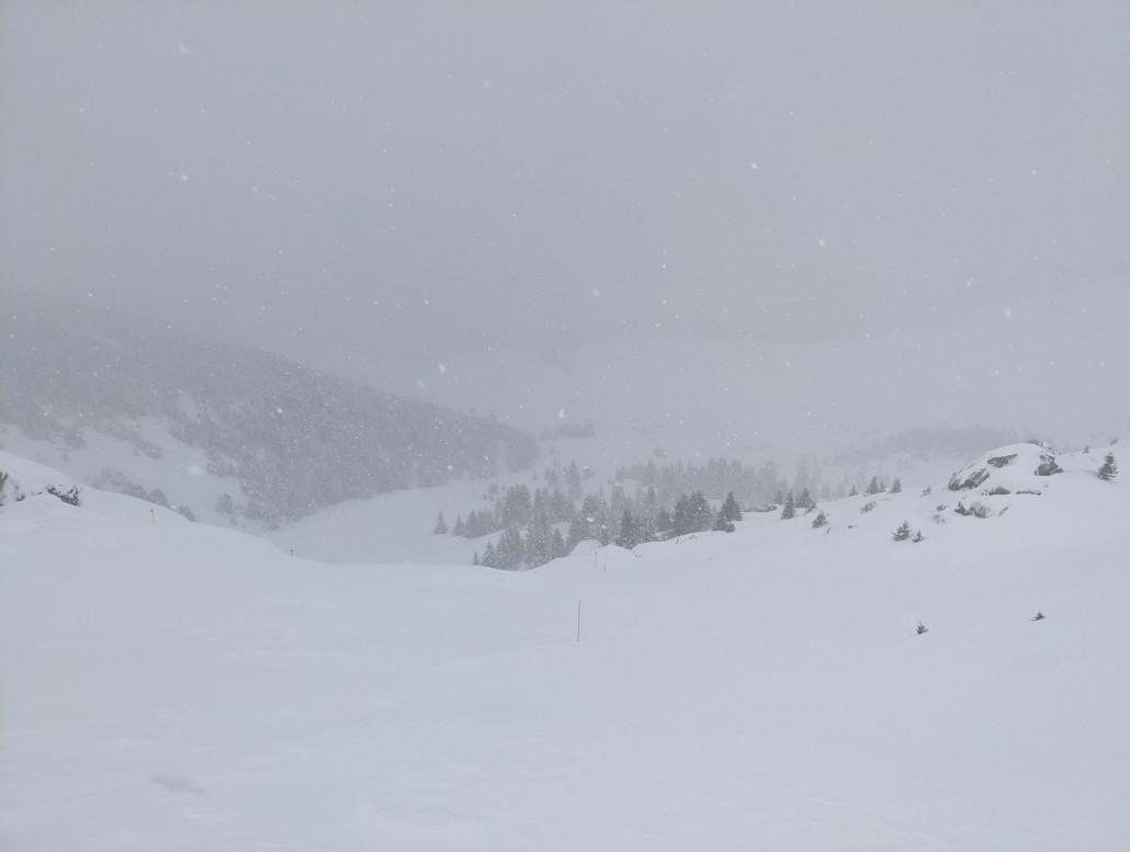 Diamond Slope Piste 12 - die Rinne in Fahrtrichtung rechts direkt neben der Piste: top