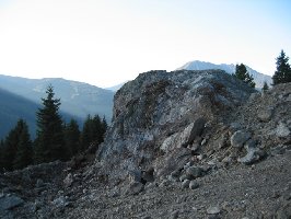 204-Massiver Felsblock in der verbreiterten Holzalmabfahrt.jpg