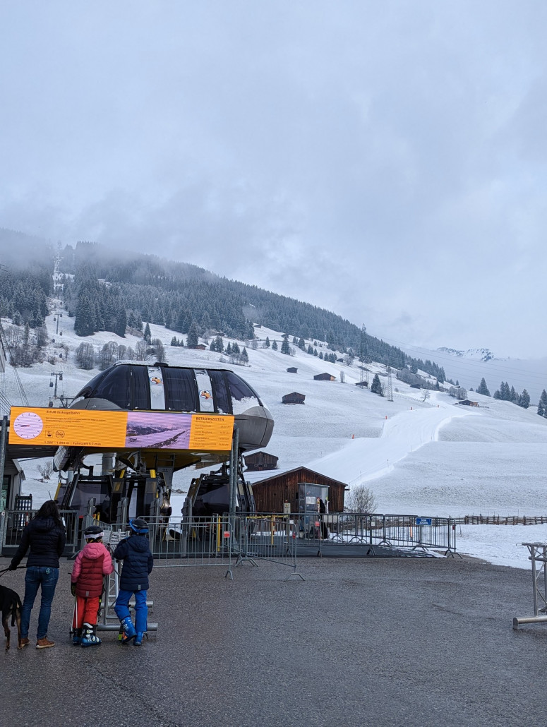 Auf der nur leicht angefrorenen Sulzpiste lagrn ein paar cm Neuschnee.