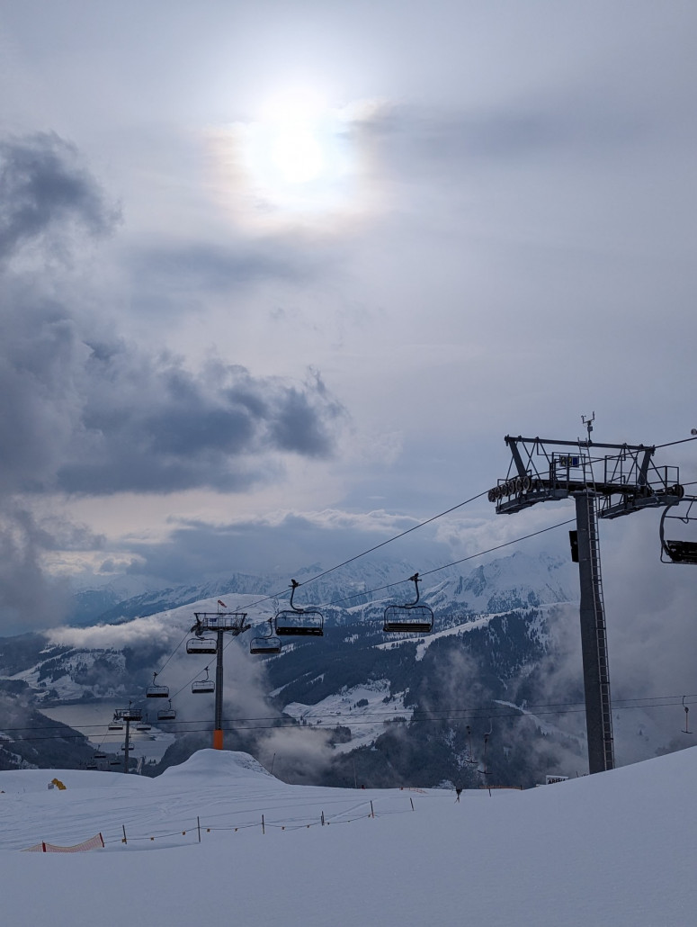 Die Sonne konnte sich bis Mittag behaupten, am Ende siegte der Schneefall.