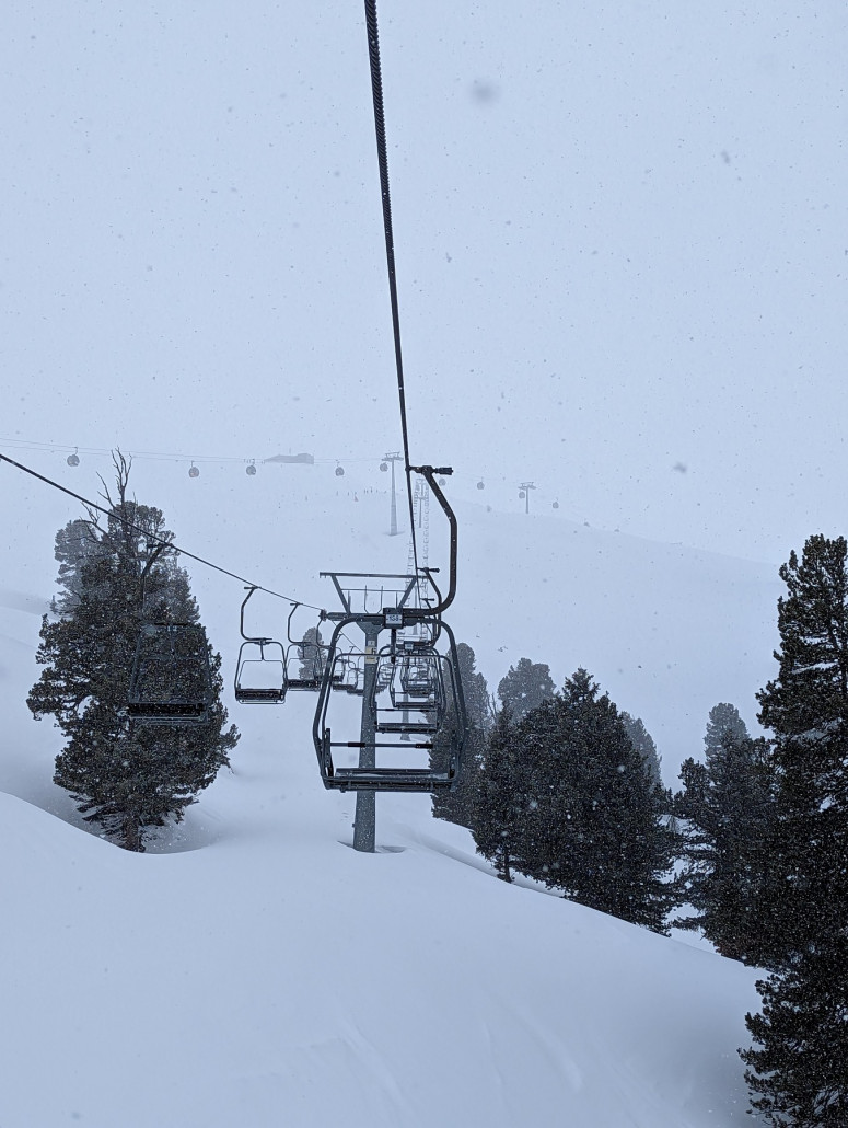 Abgesehen vom Plattenkogel Xpress 2 (Whiteout) waren die Sichtverhältnisse am Nachmittag ok - der Schnee staubte schön.