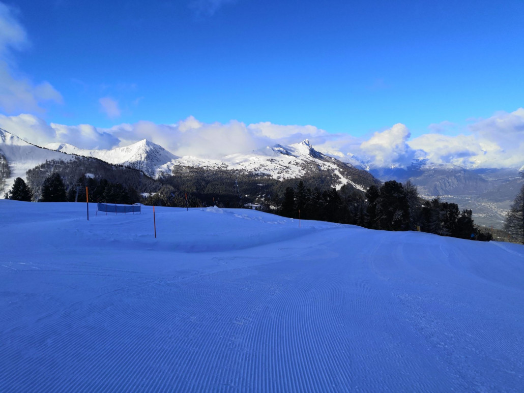 09:03 Uhr: Nachdem es am Vorabend im Tal intensiv regnete, gab es oben wieder einmal Neuschnee.