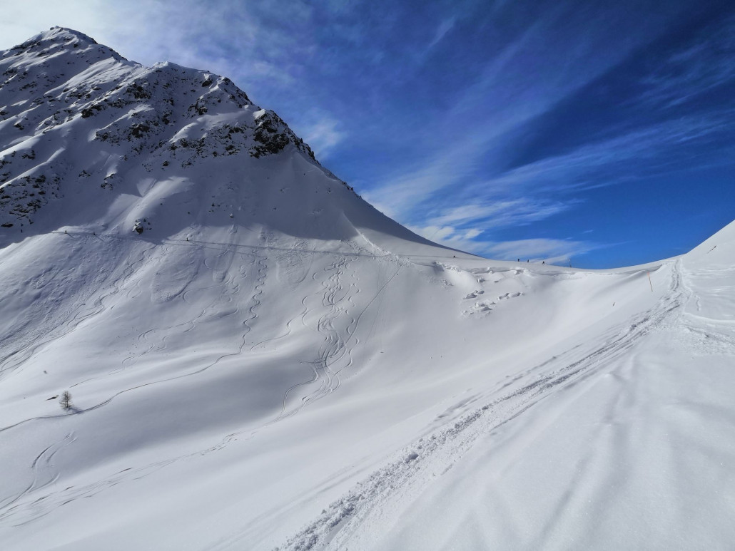 09:56 Uhr: Schluss der Querung zum Col des Mines, bei solchen Schneemengen schon noch anspruchsvoll.