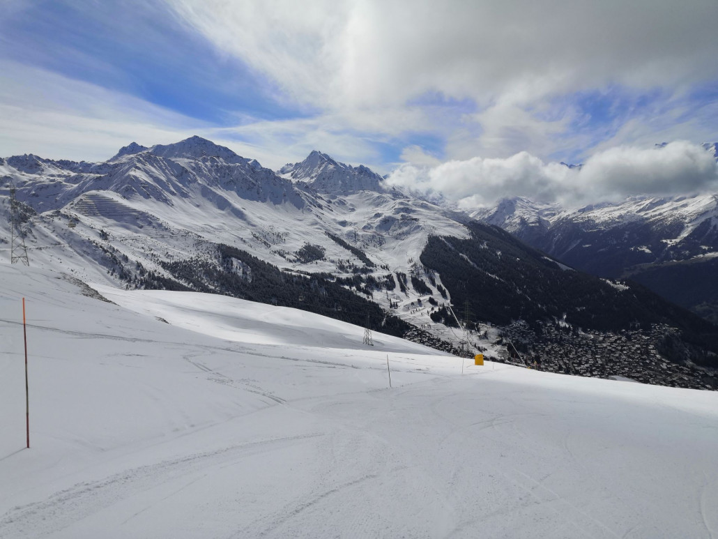 11:02 Uhr: Sprung auf die Südseite von La Tzoumaz. Auch heute wieder Top-Verhältnisse. Der Skilift Sud war die ganze Woche über erst ab dem Mitteleinstieg geöffnet.