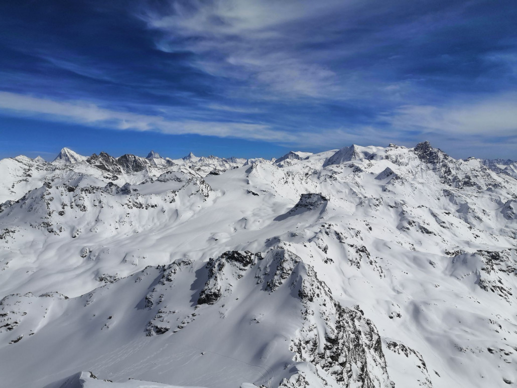 15:53 Uhr: Zum Abschluss noch auf den Mont Fort. Da der Lac de Vaux 2 aufgrund eines Defektes ausser Betrieb war, musste man für die Rückkehr nach Nendaz/Veysonnaz/Thyon via Col des Gentianes fahren. Ich nahm mit der letzten Bergfahrt um 15:45 Uhr gleich noch den Mont Fort mit.