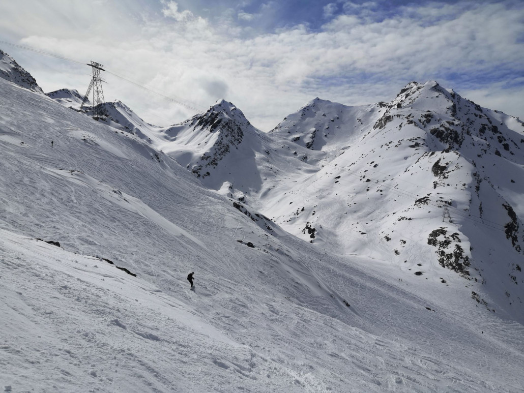 16:04 Uhr: Blick Richtung Mont Gelé, dessen Route Richtung La Chaux wir am Mittwoch meisterten.