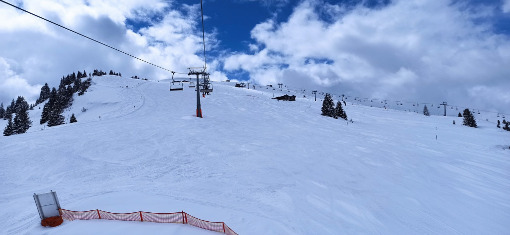 Am Plattenkogel dann zwar wieder Schattig, aber gute Bodensicht. Von Osten näherte sich eine Front, darum ....