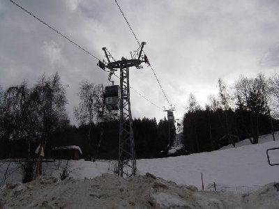 Strecke der Bahn von der Talstation aus gesehen.