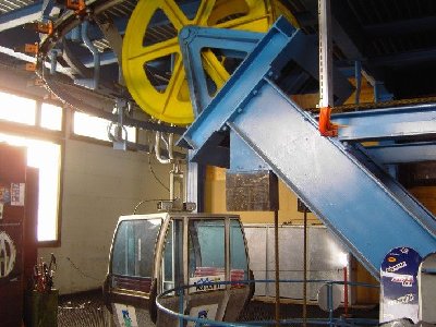 Endstation. Bergstationsumlauf mit Abspannung der oberen Sektion.