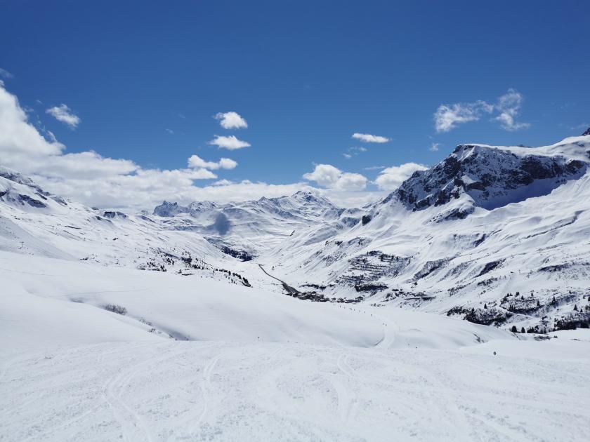 Aber die ganzen Quetscherei kann der guten Stimmung keinen Abbruch tun, wenn man oben angekommen dann solch ein Panorama sieht. Herrlich.