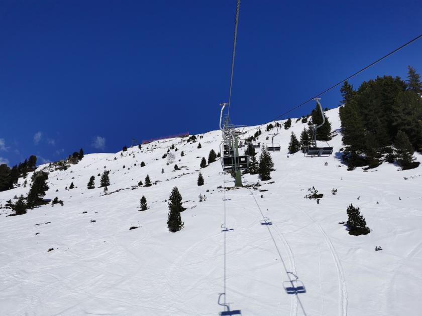 So. Und weil noch Zeit bleibt, gehts auch noch auf den Rendl. Und ja richtig: Hier wird Doppelsessellift gefahren. Weils so schön ist.<br />Und der Bericht zu Ischgl folgt dann morgen.