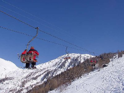 Langsamer als Langsam. Ich hab heute zum Test mal unseren Lift mit 0,5m/s laufen lassen. Ging ganze 2 Minuten kam ein Telefon.