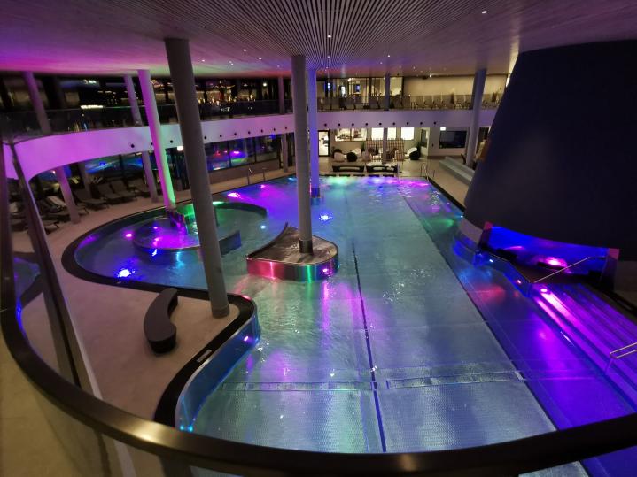 Ich habe nur die Therme gebucht, also ohne den Saunabereich. Aber für die paar abendlichen Stunden völlig ausreichend.