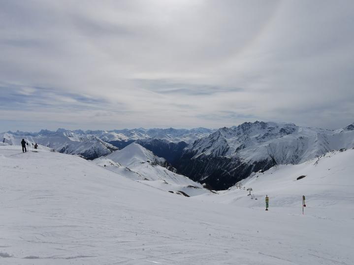 Alles über 2000m präsentiert sich tief winterlich.