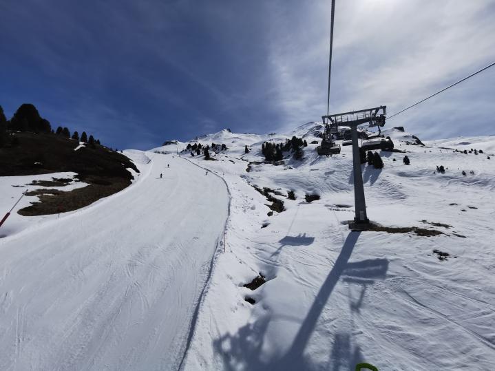 Gampenbahn. Es beginnt langsam leicht aufzufirnen.