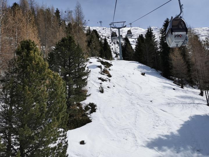 Dafür muss einmal die 4er Gondel sein, wenn es schon keine Doppelsesselbahnen mehr in Ischgl gibt. ;)