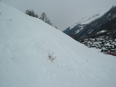 Und mal von der Seite gesehen. Ist schon steil...