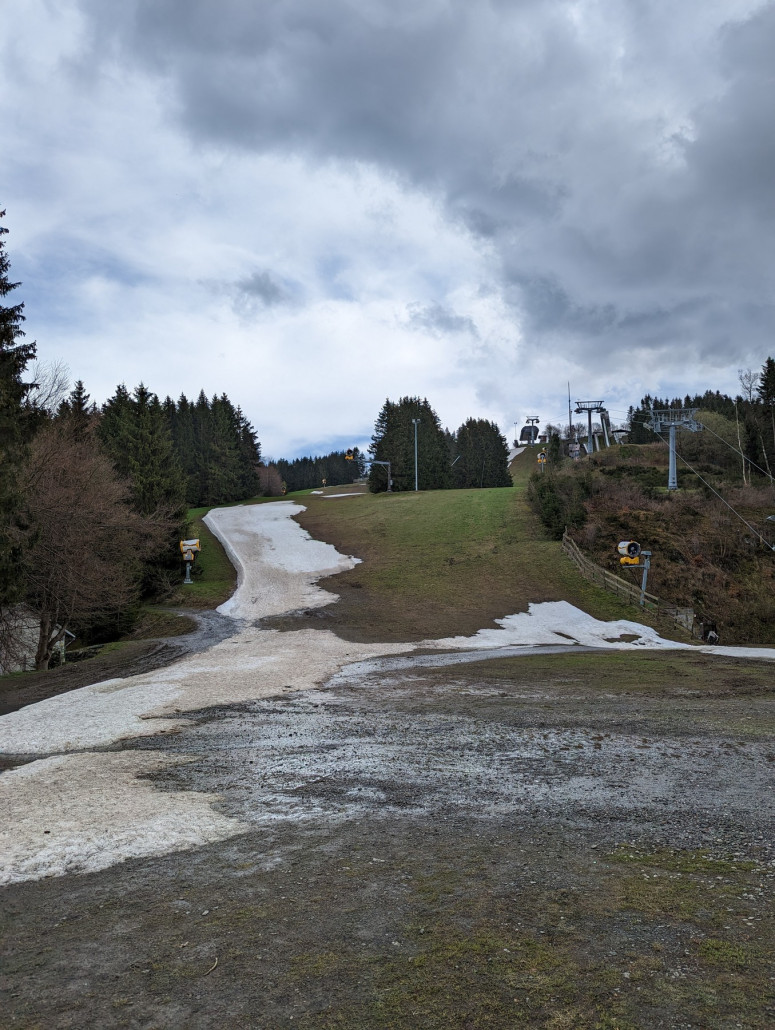 An der Büre-Herrloh keine durchgehende Schneedecke mehr.