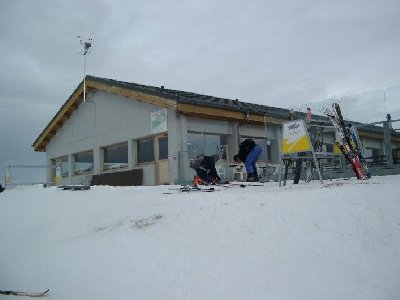 Restaurant Crêt-du-Midi: Soll dass ein schönes Restaurant sein?! Ich find's potthäßlich.