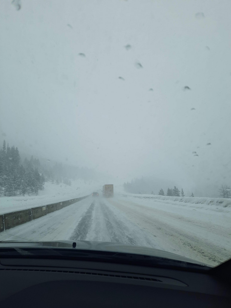 am Vail Pass, dichtes Schneegestöber und superschnelle Lastwagen auf der Überholspur