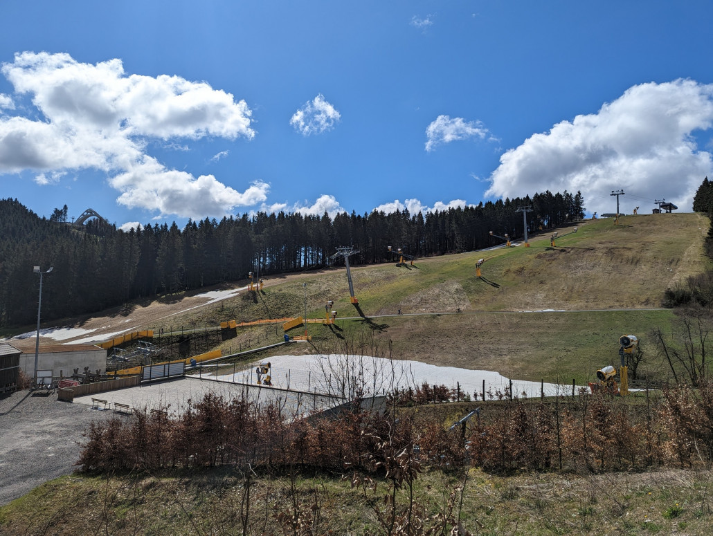 Nochmal ein Blick auf den Poppenberg...Saisonabschluss ohne Poppenberg gab es nicht mal vor 2 Jahren im Juni.