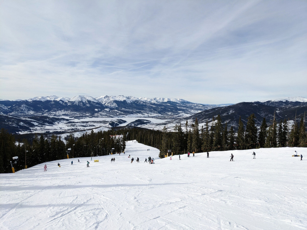 Auf der Frontseite ist mehr los. Hier tummeln sich auch die etwas schwächeren Skifahrer.