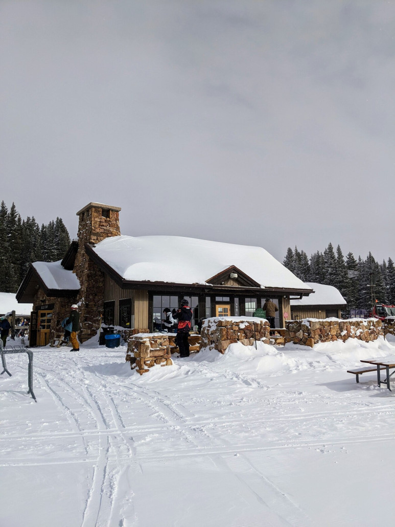 Belle's Camp, die kleine Verpflegungshütte im Blue Sky Basin. Kaffee und Kuchen und Schwatzen mit den Locals.