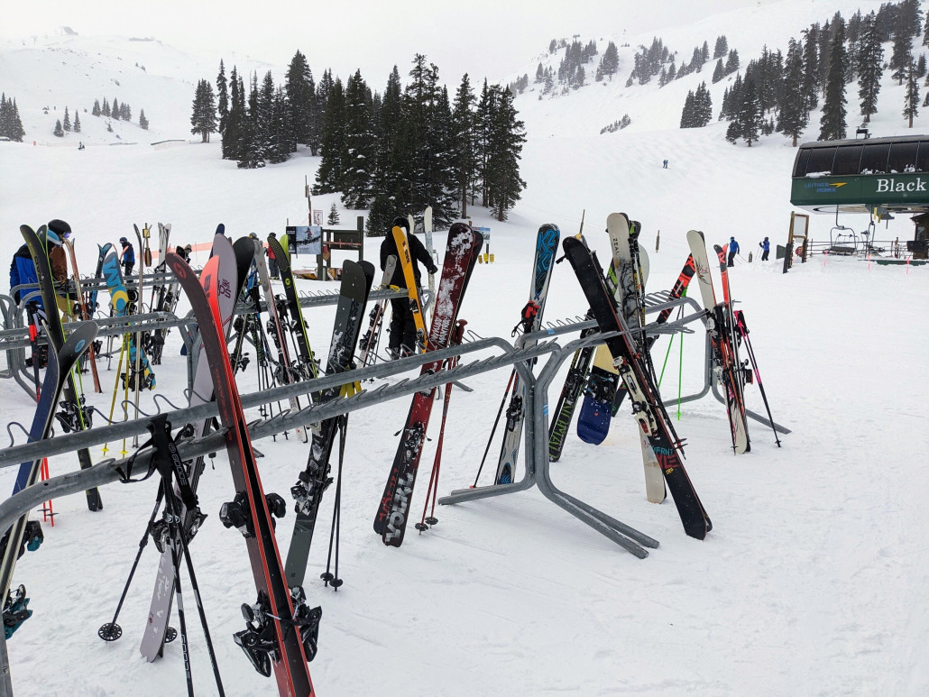 Wer findet unsere Skier?