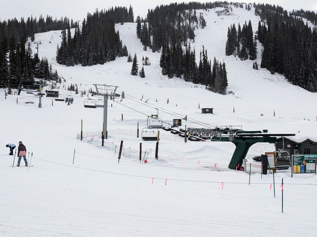 Der ultarkurze Beginnersessel Molly Hogan im Längsprofil