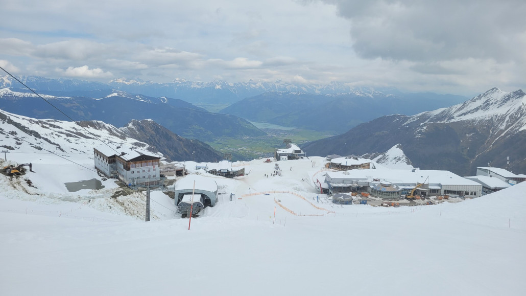 Alpincenter mit Blick auf Zell am See