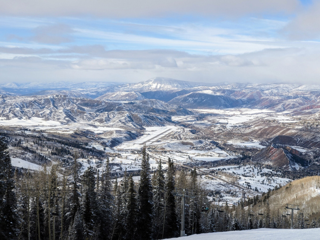 Tiefblick zum Flughafen vom Ruthie‘s Run