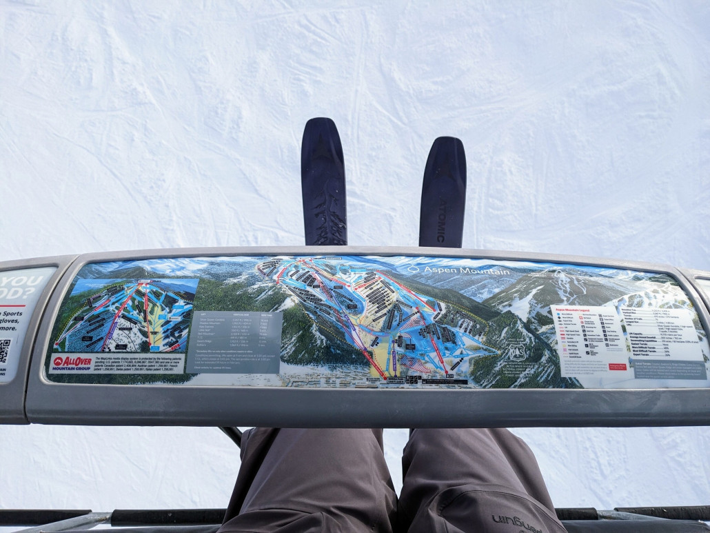 Die Karten auf jedem FBM sorgen dafür, dass nicht immer das Phone hervorgekramt werden muss und der nächste Run bequem auf dem Sessel vorbesprochen werden kann