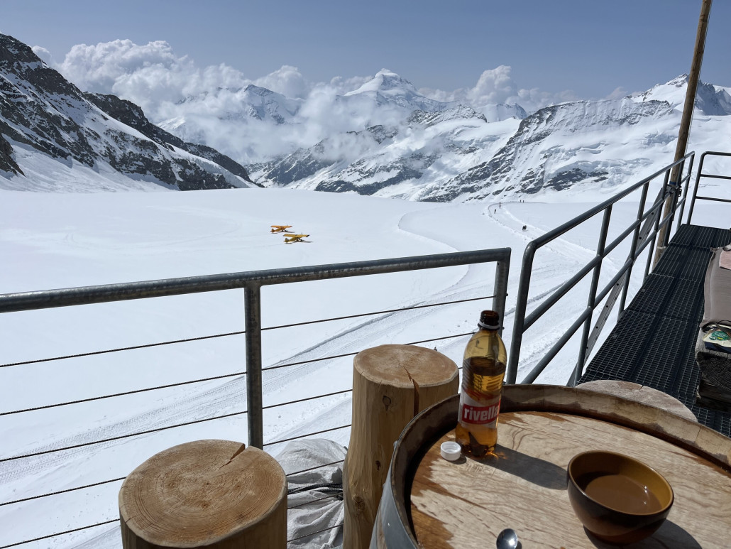 In der Mönchsjochhütte