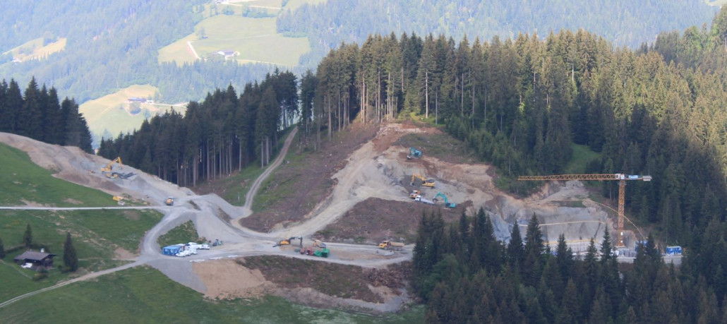 Blick vom Quellenweg zur Baustelle
