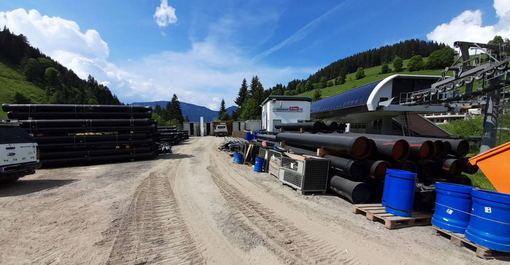 Viel Material für die Schneelage: meist die Dimension 400 mm. Im Tal stehen einige TechnoAlpin Propellermaschinen