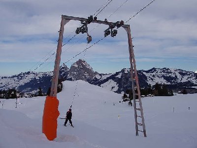 Wie alle anderen ohne Wartungspodeste. Länge 563m Höhenunterschied 110m Kapazität: 940p/h