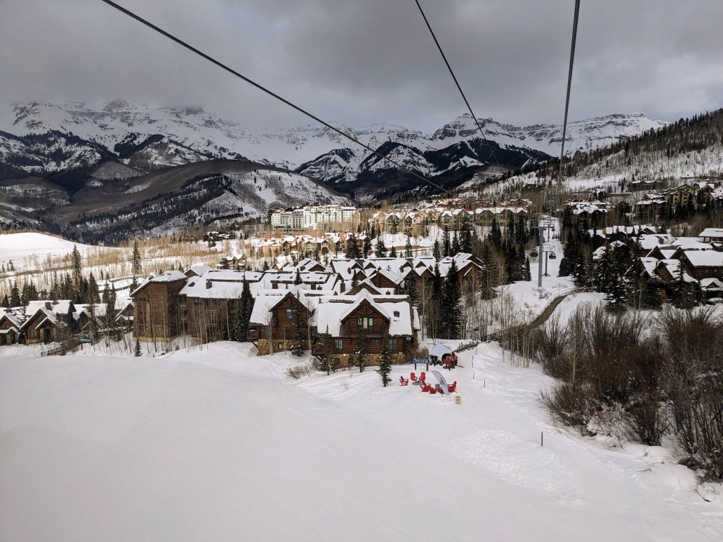 Gondelfahrt über das Mountain Village und die Villen