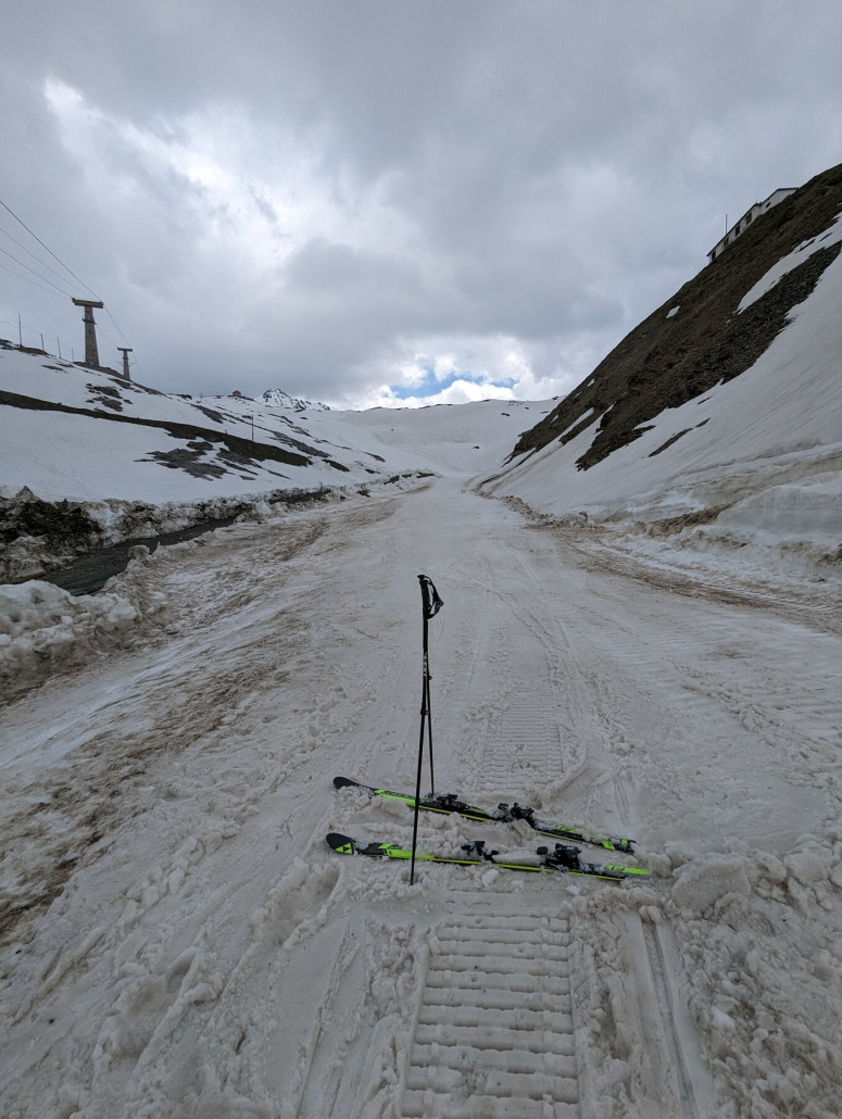 Talabfahrt, unten ein paar Steine drin.