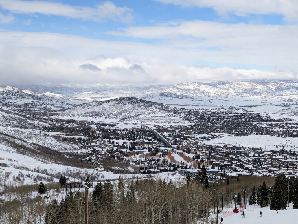 Tiefblick nach Park City und Canyons Village