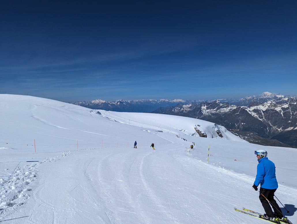 Morgens noch hart, später auch ganz oben sulzig. Letzte Bergfahrt ist übrigens 13:45 ab TS.