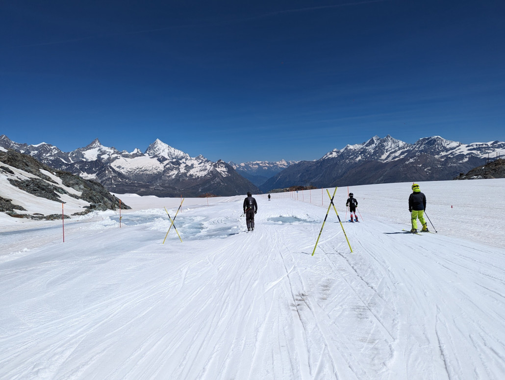 Wasserlöcher, gab es später am Gletscherende nochmal.