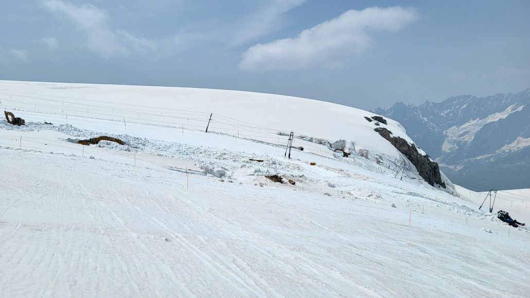 Es wird noch sehr viel gearbeitet am Plateau Rosa. Schade dass es nicht schon früher aufgeht wenn Testa eh nicht mehr läuft.