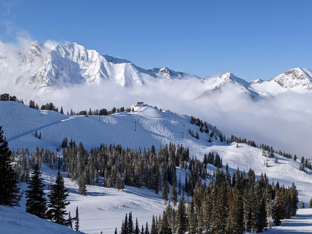 Blick zum Wildcat Sessel. Etwas Nebel zieht am Nachmittag das Tal hoch. Oben bleibt es stets sonnig