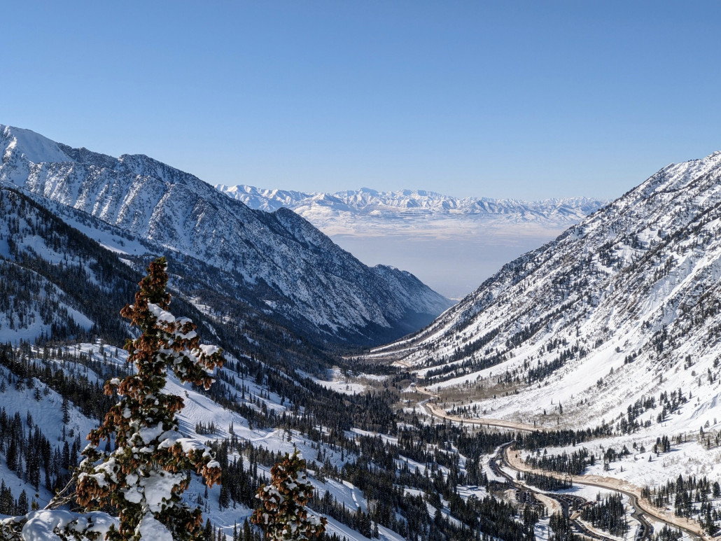 Blick talauswärts des Little Cottonwood Canyon in die Ebene von Salt Lake City