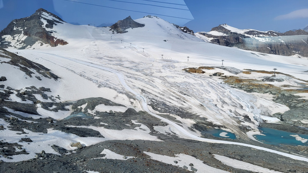 Die Engstelle mit ein wenig mehr Schnee. Ließ sich am Rand zwar problemlos fahren, allerdings verstellten meist verunsicherte Anfänger den kompletten Weg.
