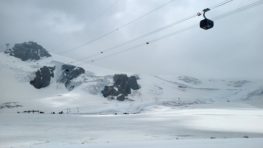 Am Glacier Ride wurde noch viel gewerkelt. An der Talstation sah vielen noch unfertig aus.