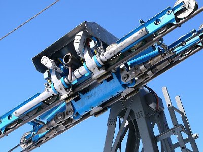 Altes Von Roll-Laufwerk für kleinere Bahnen mit Doppeltragseil.