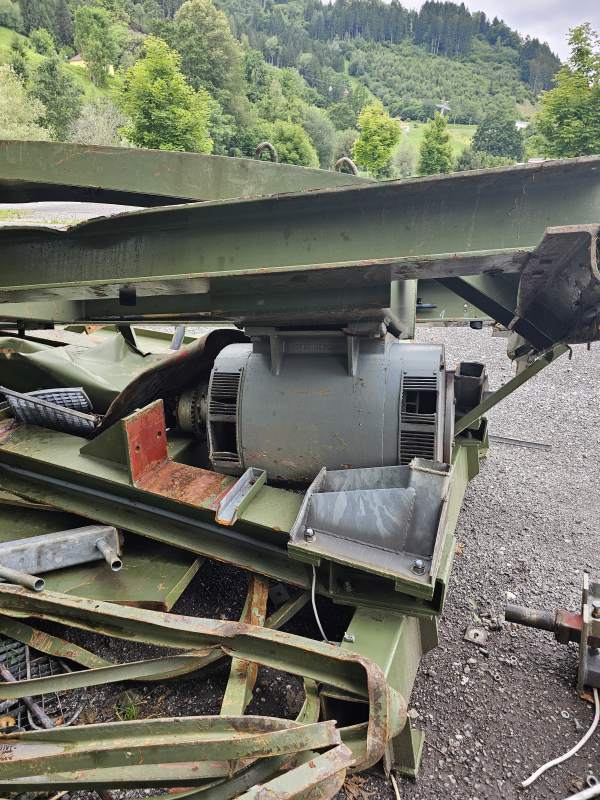 Im Hintergrund die LEITNER-Kabinenbahn.