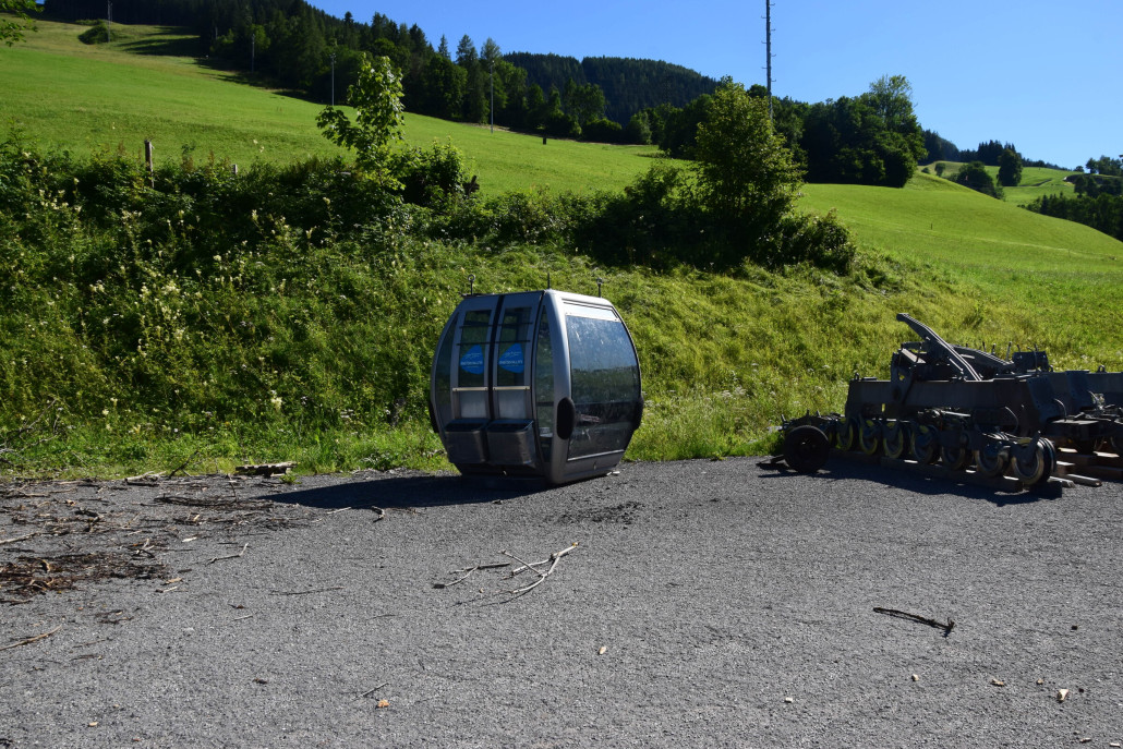 Weiß jemand was diese Gondel dort macht?